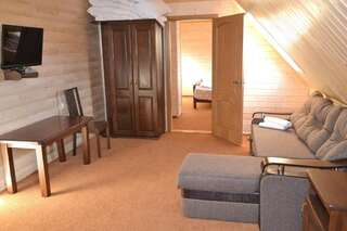 Отель Villa Leku SPA Resort Буковель Четырехместный номер в мансарде - Включен вход в спа-центр-3