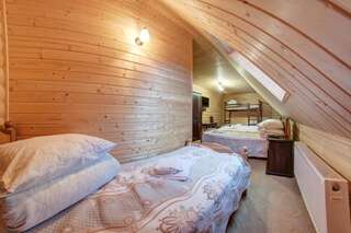 Отель Villa Leku SPA Resort Буковель Семейный номер в мансарде - Включен вход в спа-центр-1